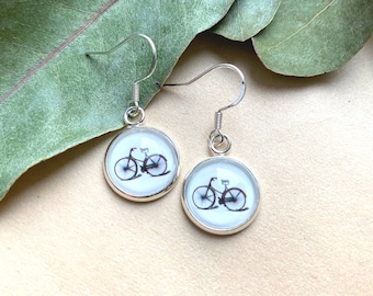 ¡Pendientes o aretes colgantes! Pendientes bicicleta de plata, pendientes escandinavos, joyería nórdica, diseño escandinavo, pendientes ligeros