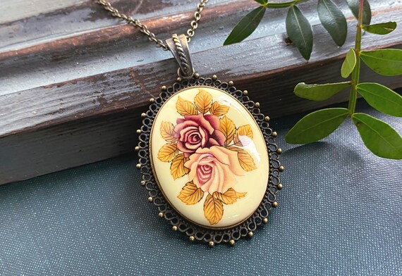 Pendentif Camée Ancien Rose - Bijou Vintage En Excellent état (TBE)