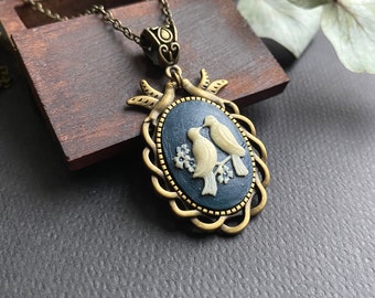 Lovebirds cameo necklace, bird cameo necklace, bird pendant, nature jewery, Victorian necklace, vintage bird necklace, lovebirds pendant