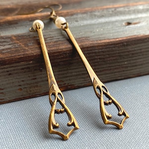 Boucles d&#39;oreilles pendantes Art Déco en perles : style vintage bronze