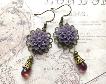 Lilac Dahlia Earrings with Glass Beads, Selma Dreams, Purple Flower Earrings, Vintage Flower, Floral Pendants, Nature Jewelry, Gift Ideas