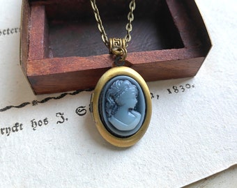 Oval Cameo Locket Necklace, Keepsake Necklace, Oval Locket Pendant, Cameo Jewelry, Vintage Locket Necklace, Cameo Necklace, Gifts for Mom