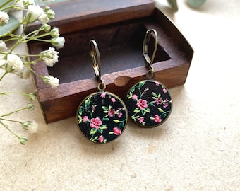 Beautiful Earrings with Black Flower Pendants, Wod Pendants, Flower Earrings, Floral Earrings, Gifts for Her, Gifts for Mom, Nature Jewelry