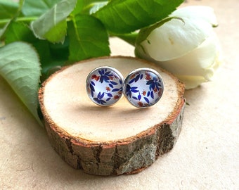 Studs or dangle earrings! Scandinavian leaf earrings, Selma Dreams, Nordic jewelry, Scandinavian design, light earrings