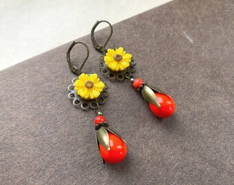 Yellow daisy earrings, autumn earrings, fall jewelry, fall bride, sunflower earrings, Scandinavian jewelry, Nordic earrings, yellow daisy