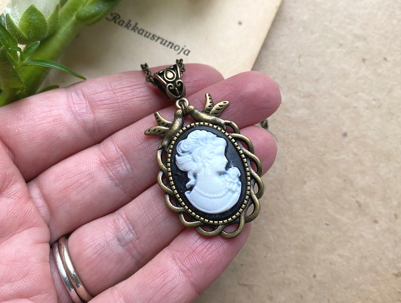 Mooie zwarte dame cameo ketting, vintage geïnspireerde cameo ketting, cadeau voor moeder, vogel cameo hanger, Victoriaanse sieraden, elegante ketting afbeelding 3