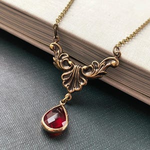 Collar Art Nouveau: colgante de lágrima rojo rubí, estilo vintage