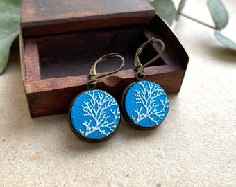 Pendientes de nieve escandinavos, madera y bronce, pendientes de invierno, pendientes escandinavos, joyería nórdica, diseño escandinavo, pendientes ligeros