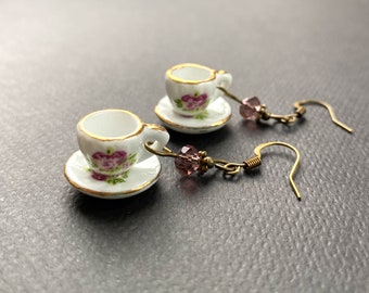 Pendientes de taza de té de porcelana, regalos para amantes del té, pendientes de porcelana, taza de té en miniatura, regalo de fiesta de té, Sombrerero Loco, inspirado en Alicia en el País de las Maravillas