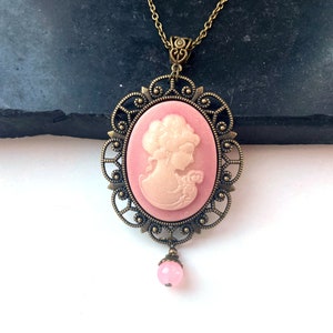 Kamee-Halskette mit großem rosa Anhänger, Geschenk für Frau, traditionelle Kamee-Halskette, rosa Kamee-Halskette, viktorianischer Schmuck, große Kamee, Geschenk Bild 1