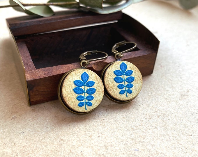 Scandinavian  leaf earrings, wood earrings, wooden pendants, Nordic jewelry, Scandinavian design, vintage earrings, nature inspired jewelry