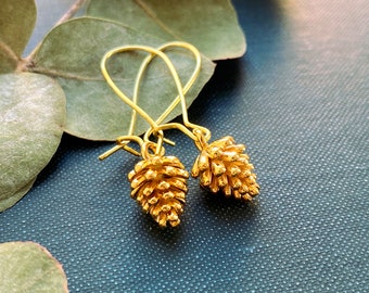 Pendientes de cono de pino chapados en oro de 18k, joyas de la naturaleza, pendientes de bosque, pendientes colgantes de oro, regalos para esposa, regalo para mamá, regalo de novia