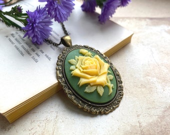 Hermoso collar con un colgante de cameo de rosa verde salvia, sueños de Selma, cameo verde, collar de cameo de rosa, regalo para mamá, regalos románticos