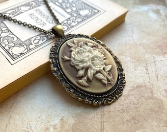 Gorgeous floral cameo necklace, vintage inspired necklace, flower cameo necklace, vintage cameo necklace, gifts for her, large cameo