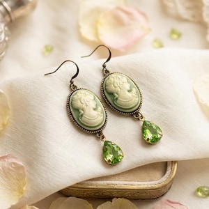 Boucles d'oreilles camée vertes : pendentifs en verre de style victorien