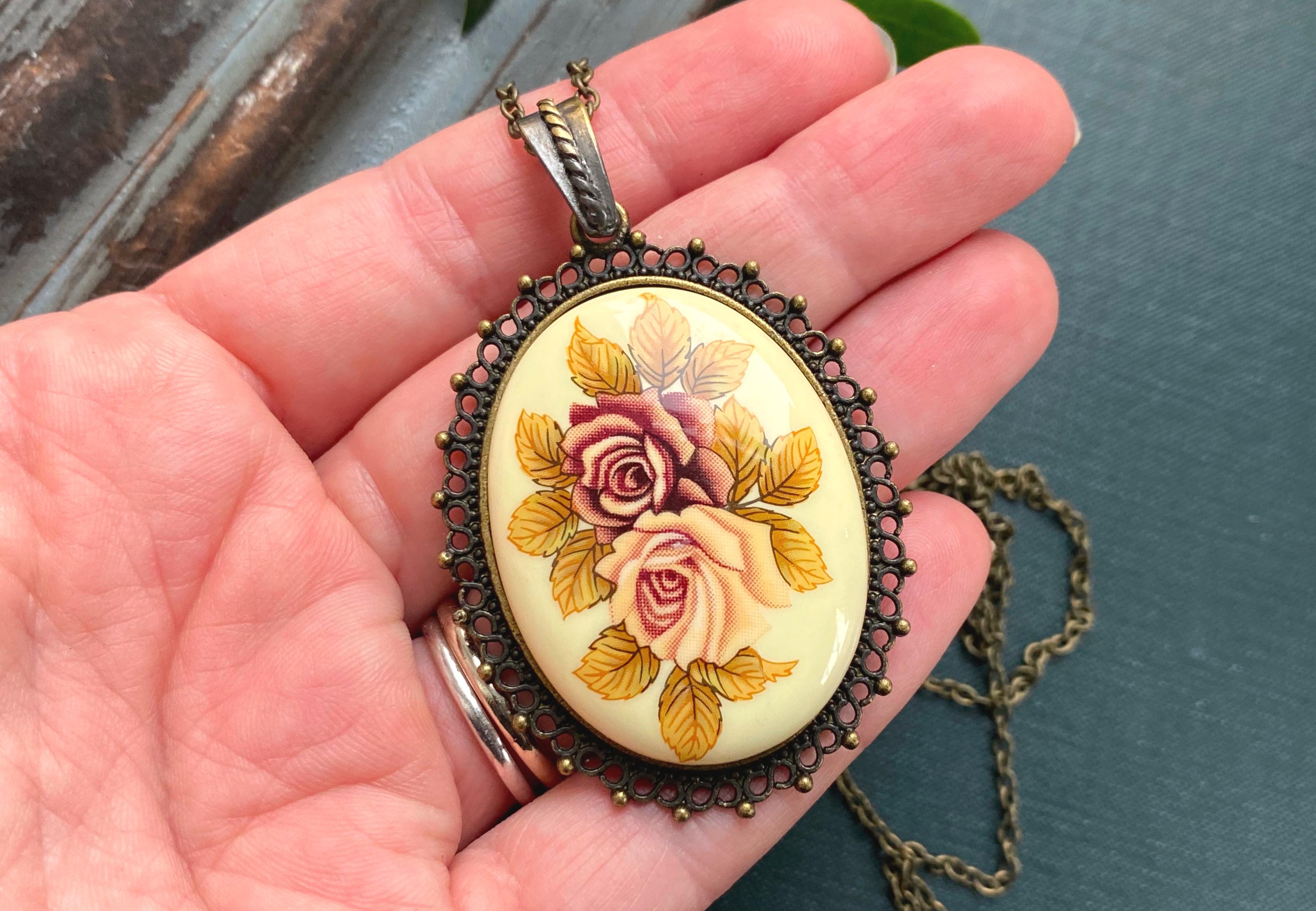 Pendentif Camée Ancien Rose - Occasion - Très Bon état (TBE) - Bijou Vintage