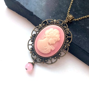 Kamee-Halskette mit großem rosa Anhänger, Geschenk für Frau, traditionelle Kamee-Halskette, rosa Kamee-Halskette, viktorianischer Schmuck, große Kamee, Geschenk Bild 2