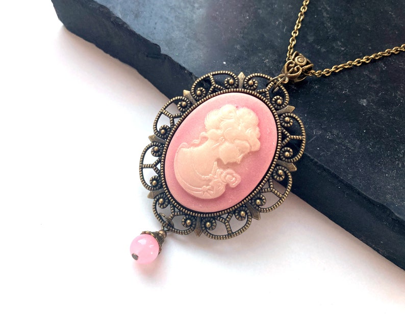 Kamee-Halskette mit großem rosa Anhänger, Geschenk für Frau, traditionelle Kamee-Halskette, rosa Kamee-Halskette, viktorianischer Schmuck, große Kamee, Geschenk Bild 2