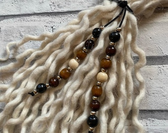 Rustikaler Holzperlen Dreadlock Haargummi - Boho Haar Accessoire