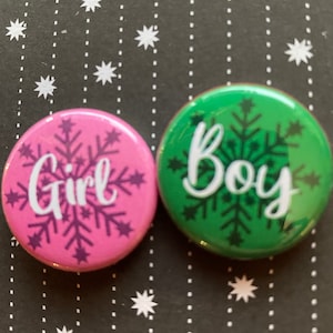 Copos de nieve, Rosa, Verde, Pinback Button, 1&quot;, 1.5&quot;, 2.25&quot;, Niña o Niño, Revelación de Género, Juego de Voto de Bebé, Baby Shower, Tema de Navidad