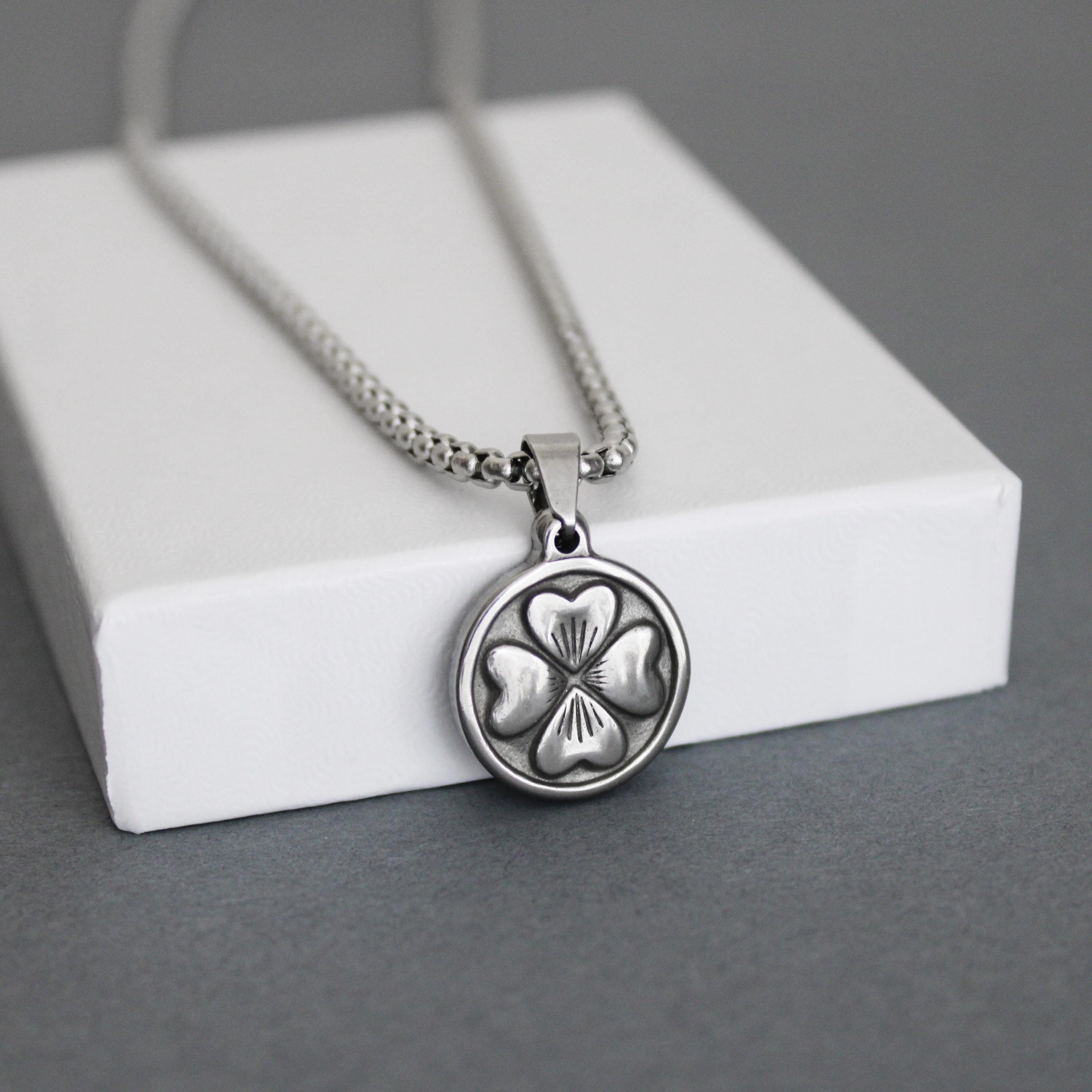 Lucky Four Leaf Clover Necklace In Silver – GeMMs & Co - Foto 8