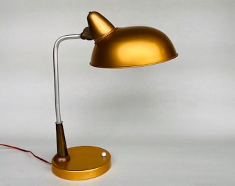 Lámpara de mesa de mediados de siglo / Lámpara de trabajo vintage / Lámpara de escritorio de los años 50 / Kaiser Idell - Estilo Bauhaus / Aluminio dorado