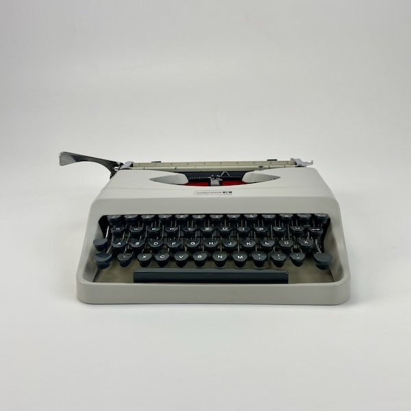 Vintage Portable Typewriter / Underwood 18 / 60's Italy / Gray