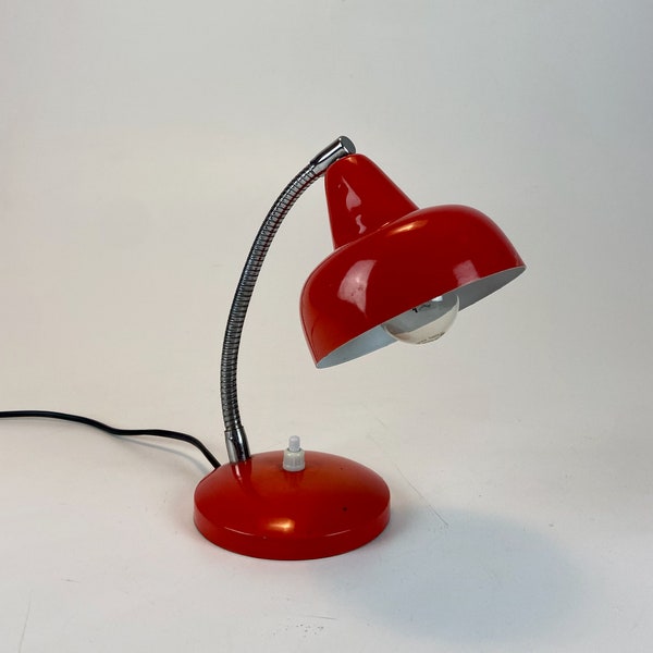 Petit bureau à col de cygne du milieu du siècle - Table - Lampe de chevet / Italie des années 60 / Rouge
