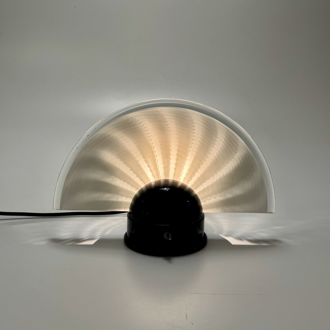 Vintage Postmodern Halogen Murano Glass Fan Table Lamp /  Bedside Light / 90s Italy, photo 2 sur 5