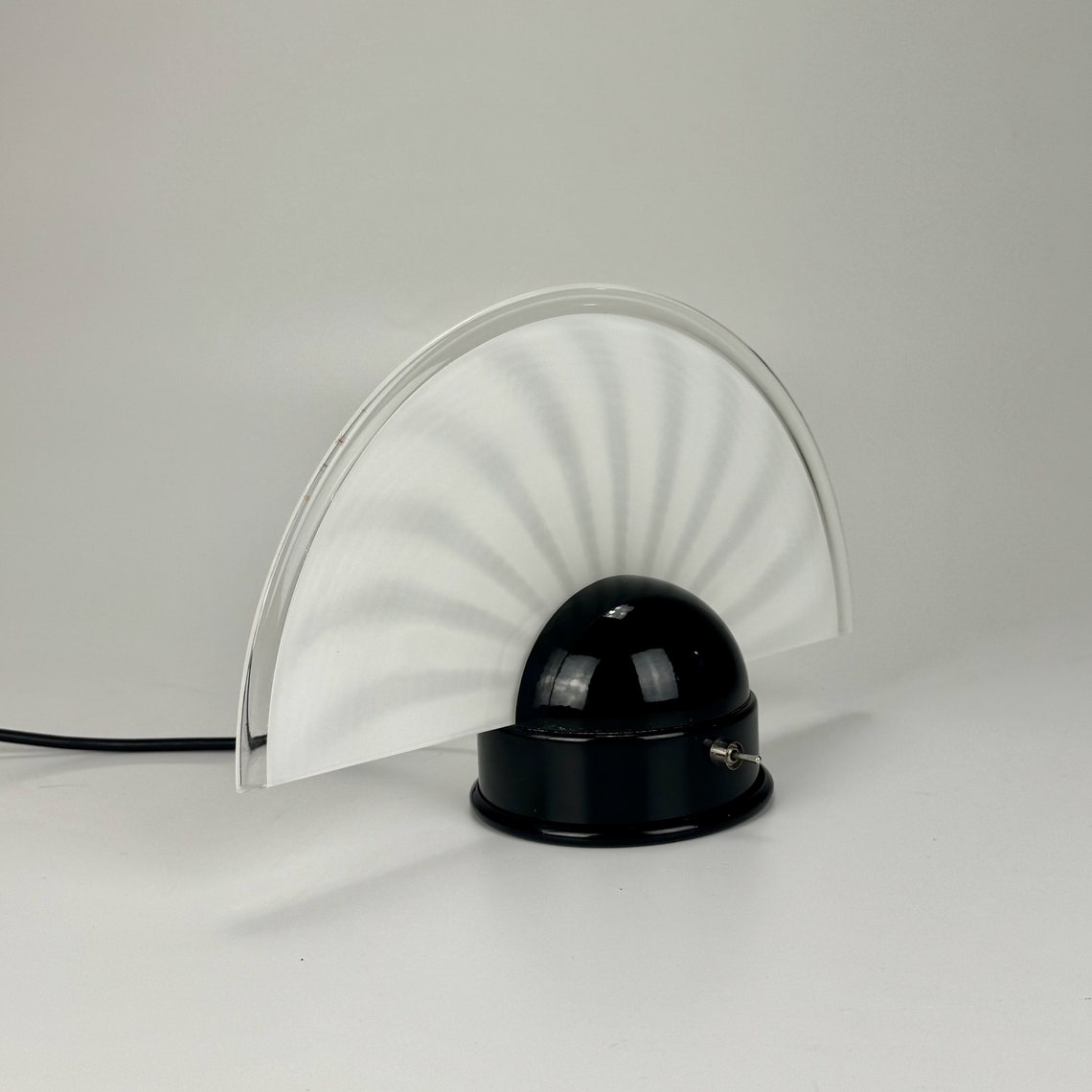 Vintage Postmodern Halogen Murano Glass Fan Table Lamp /  Bedside Light / 90s Italy, photo 3 sur 5