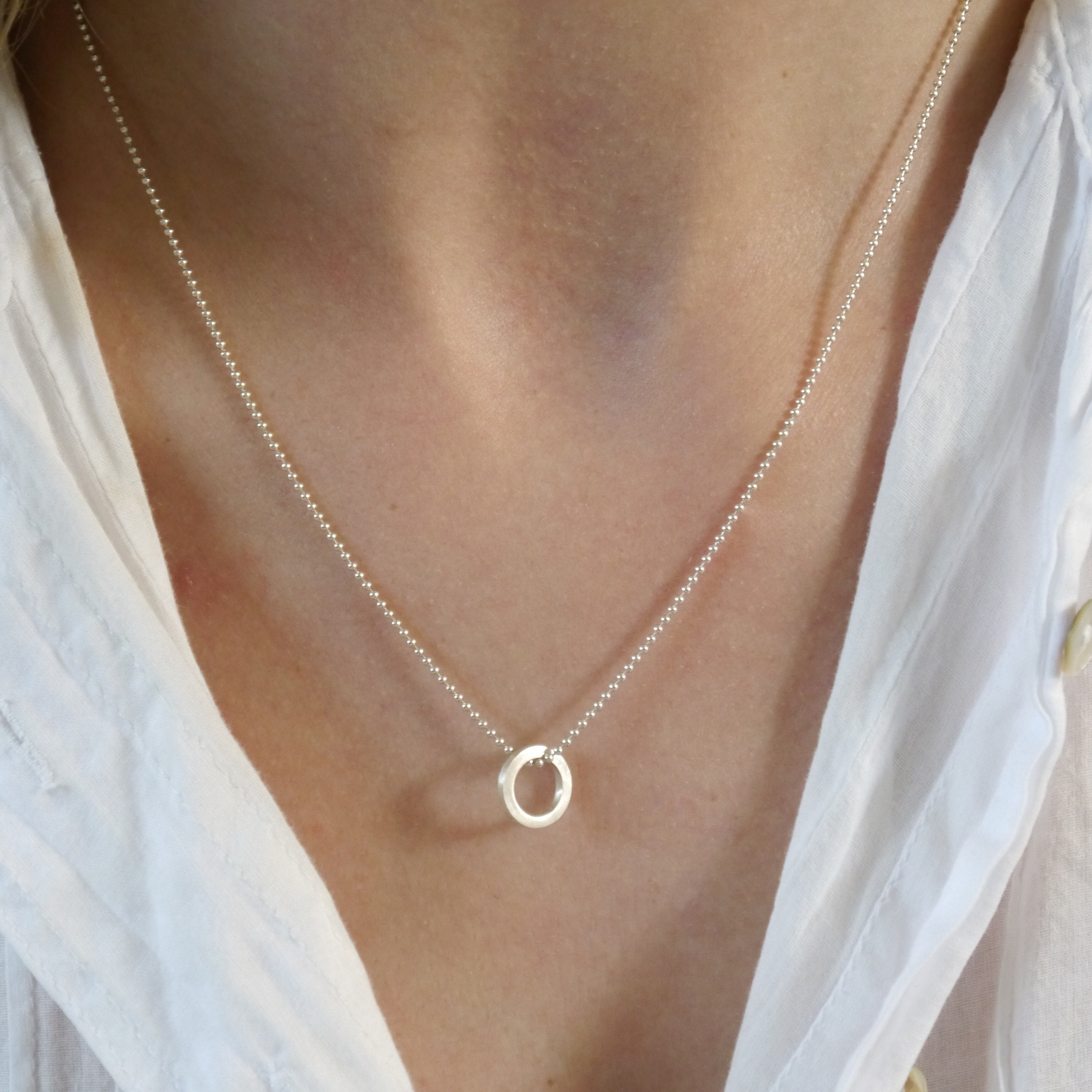 minimalist circle necklace