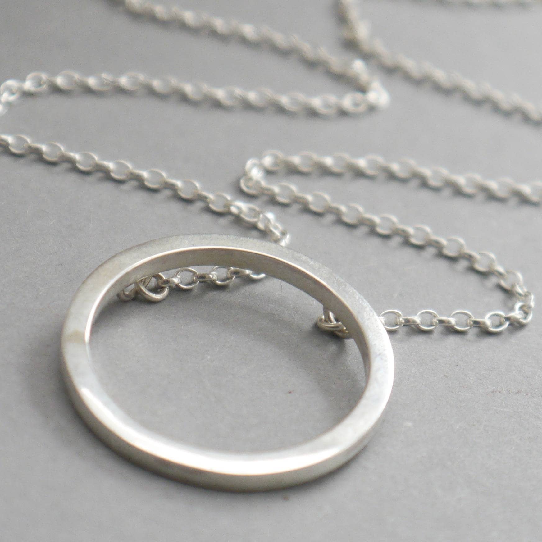 minimalist circle necklace