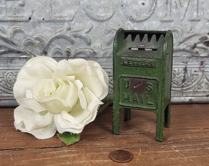 Antique US Mailbox Cast Iron Still Penny or Coin Bank - Hubley Co.
