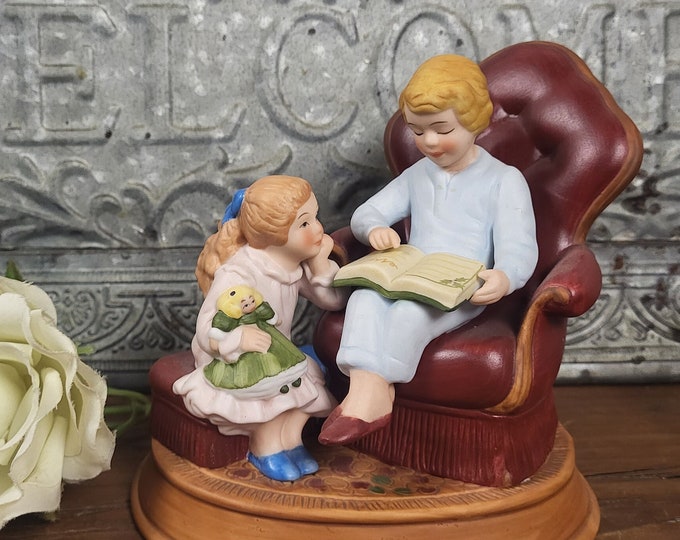Vintage Avon Christmas Memories ‘Enjoying the Night Before Xmas’ 1983 Porcelain Figurine