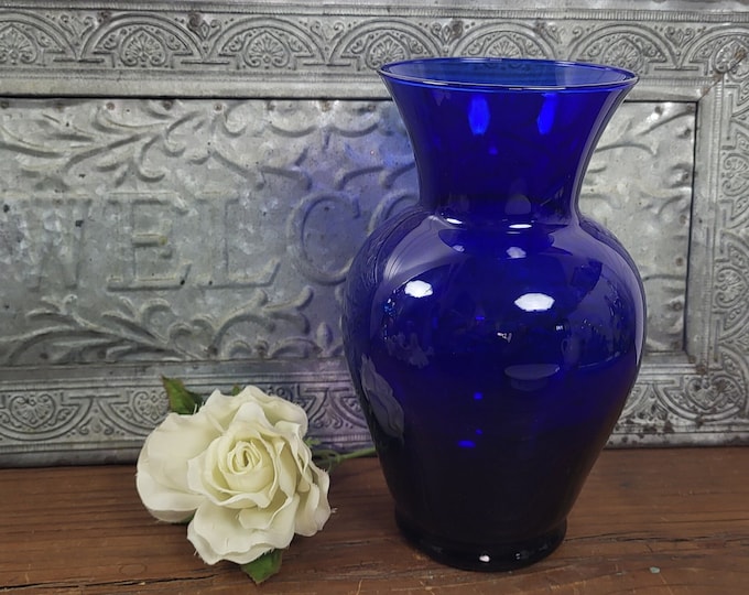 Vtg  8.75” Flared Top Vase - Cobalt Blue