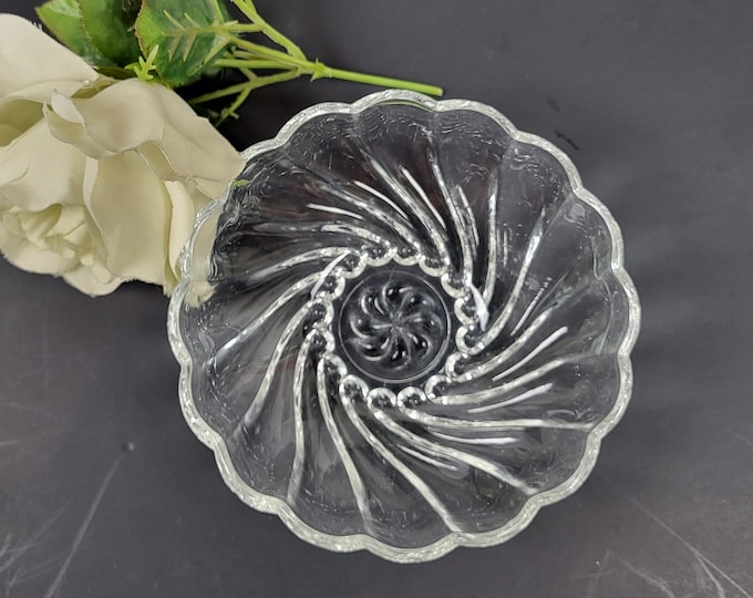 Colonial Swirl Shell Small Fruit Bowls by Hazel-Atlas