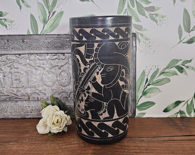 Unique Vintage Nicaragua Pottery - Large Sgraffito Etched Vase - Handcrafted Folk Art 11.5” Tall