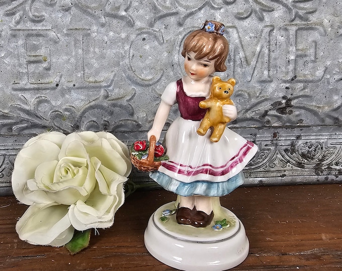 1968 Goebel Figurine ‘First Love’ - Lore #242