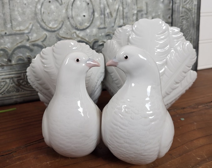Lladro “Couple Of Doves” White Doves - No. 1169