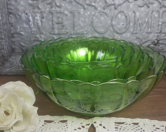 Vintage Nesting Bowls with Scalloped Edges by Anchor Hocking - Set of 5