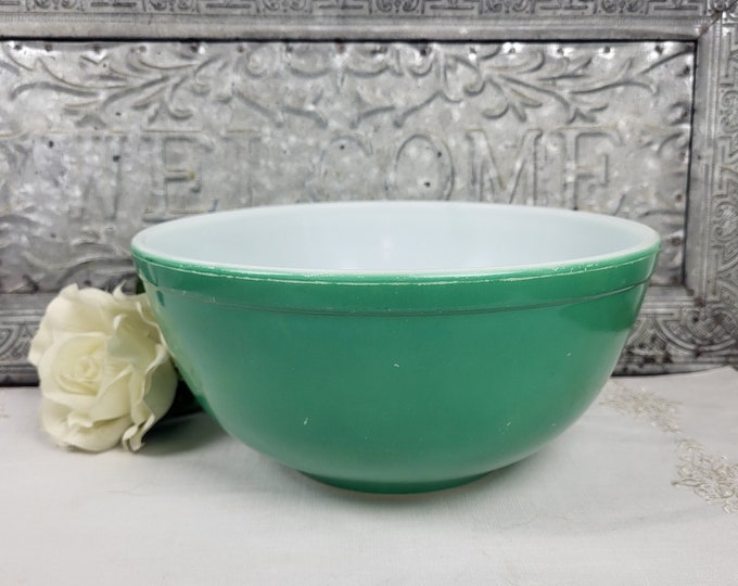 MCM 8” Green Primary Mixing Bowl by Pyrex - No Number Nesting Bowl