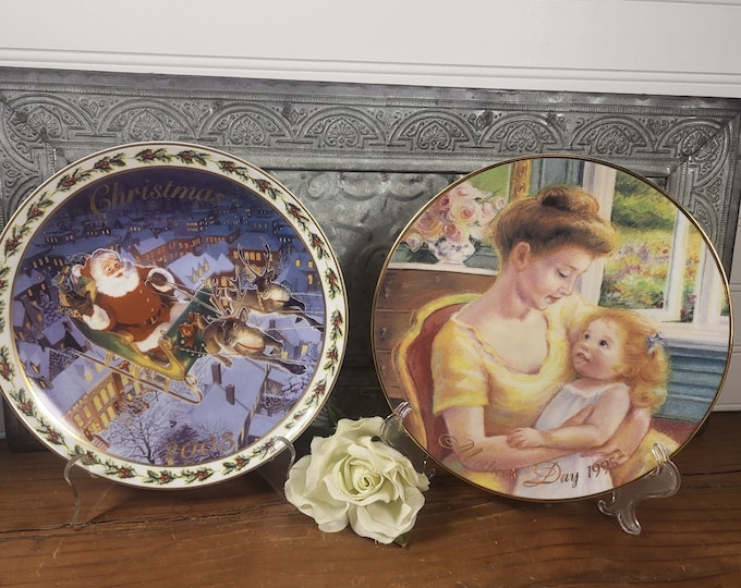 Vintage Avon 2003 ‘Coming to Town’ Christmas Plate or 1995 ‘A Mother’s Love’