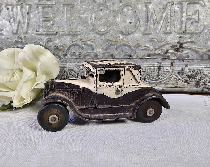 Rare 1930s Arcade Model A Ford Coupe Cop Car #116 - Cast Iron Toy