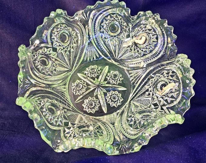 1905 Imperial Glass No. 292 aka Zippered Heart Large Berry Serving Bowl
