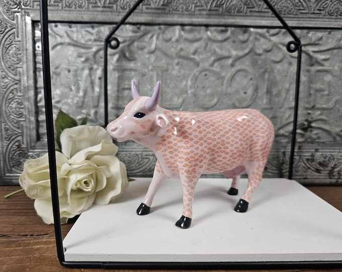 Cow Parade SMOOch Cow #9183 - Retired 2001