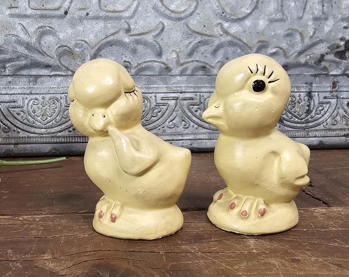 Japanese-style Anthropomorphic Chick Salt and Pepper Shakers | Retro Kitschy Kitchen