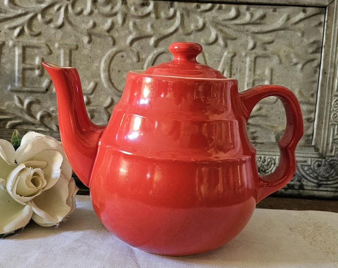 1940s Universal Cambridge Pottery Red 4-Cup Beehive-shaped Teapot