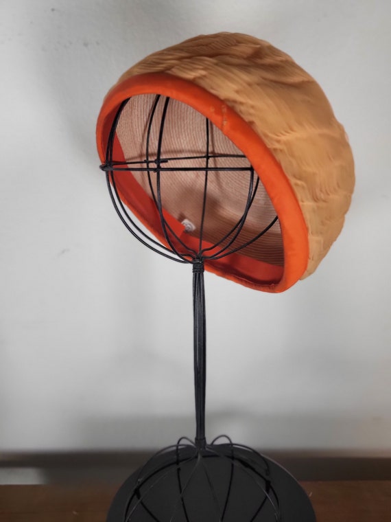 Vintage 1950s Pill Box hat in Orange made by Unit… - image 3