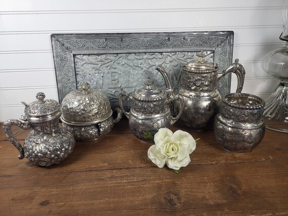 1880s Barbour Bros. Quadruple Silver Plate Repousse Teapot #997 - Etsy