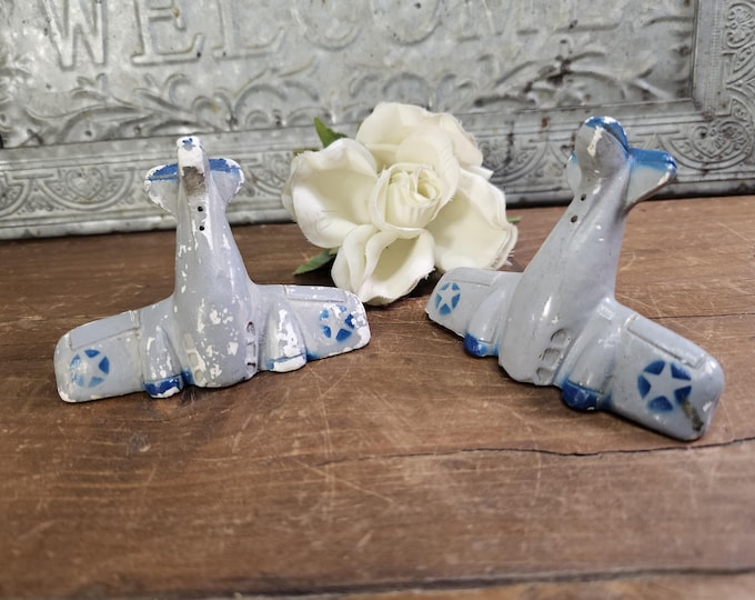 WWII-era Nose-diving Airplane Salt and Pepper Shakers | Patriotic Memorabilia | As found  | Retro Kitschy Kitchen
